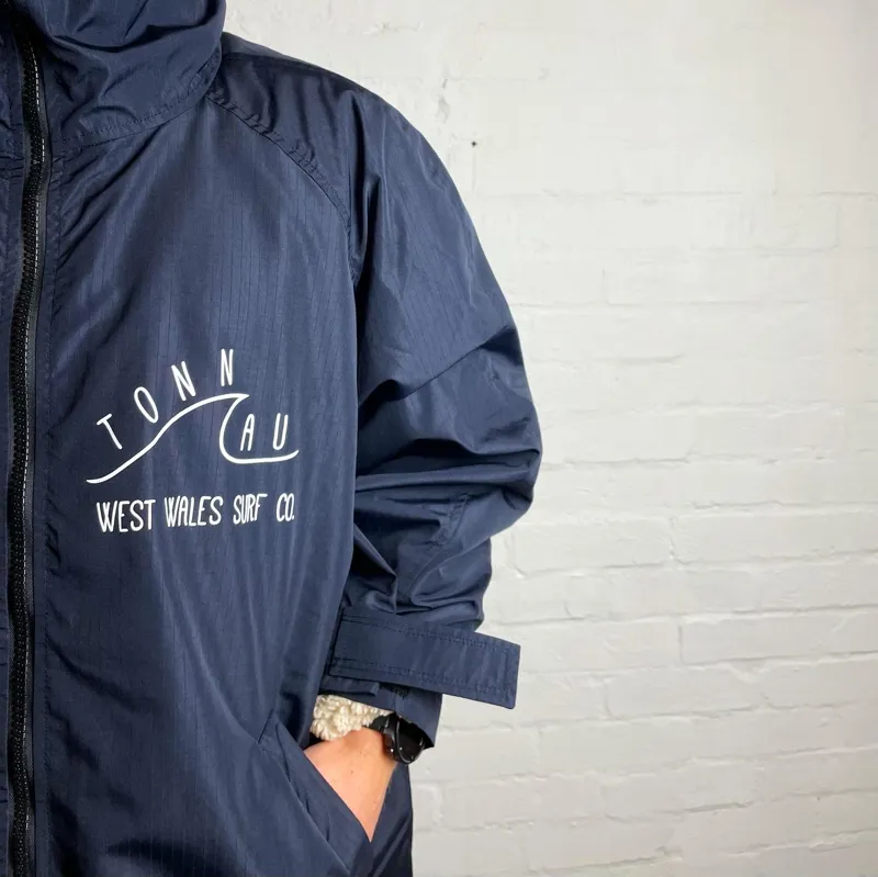 Tonnau Waterproof Changing Robe-1